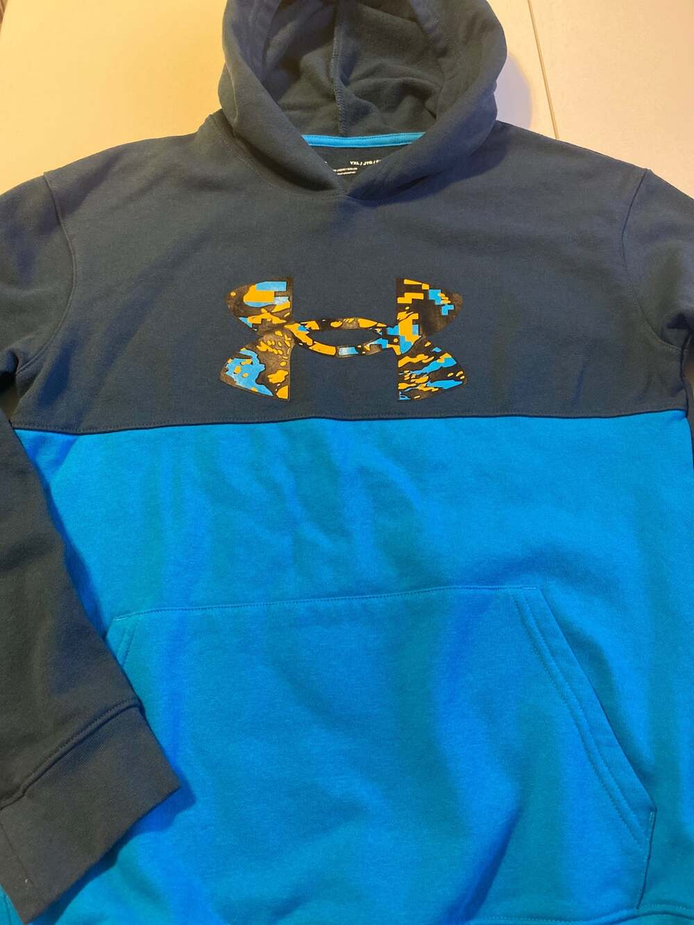 Junior boys YXL Under Armour loose fit hoodie